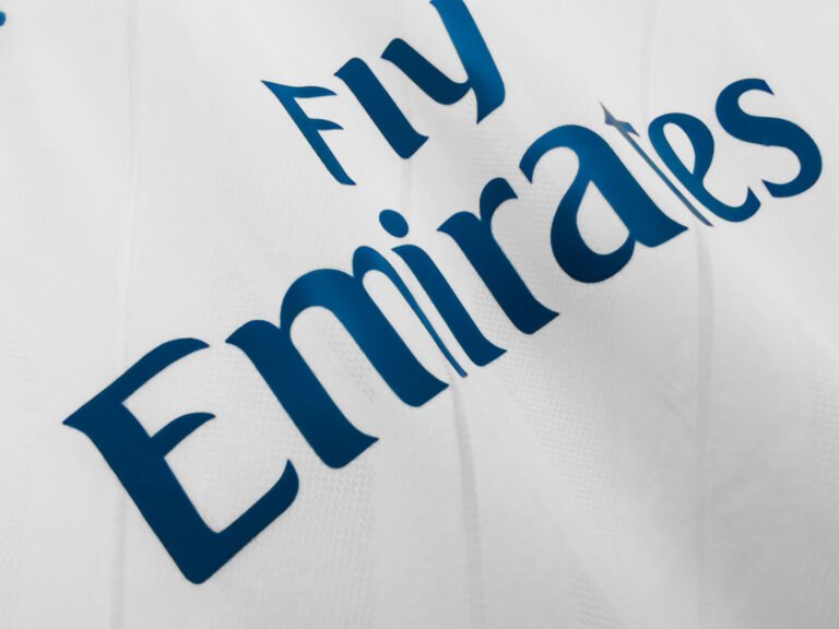Classic Real Madrid 17/18 home jersey