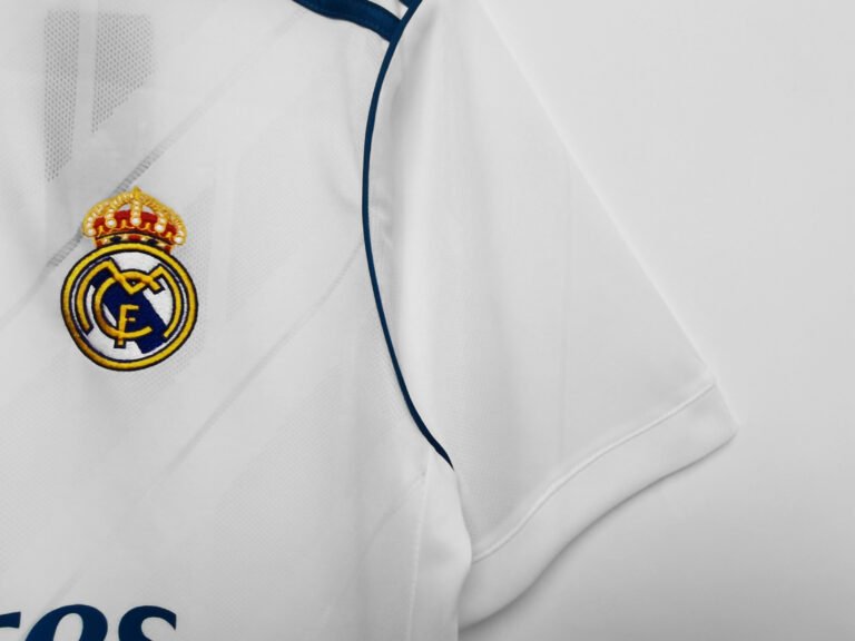 Retro Real Madrid 2017-18 home shirt