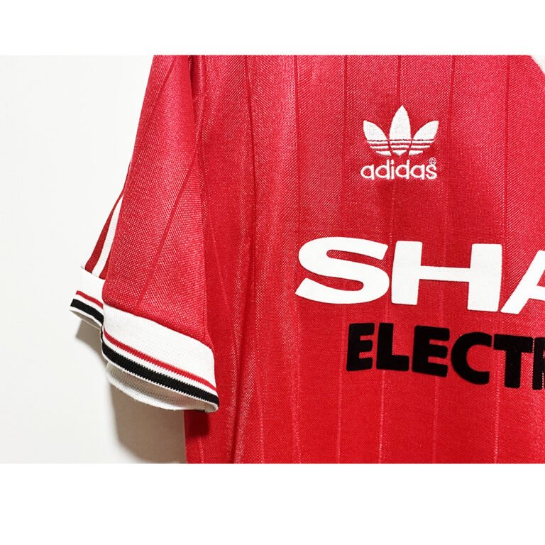 1982-83 Manchester united Home retro football jersey