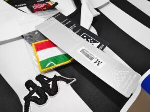 Vintage Juventus home football shirts for the 1998/99 season S-2XL – Image 5