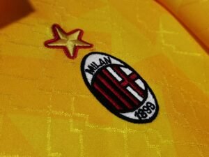 1995/96 AC Milan Simone #20 Away Retro Jersey – Featuring the iconic away kit design and Simone's #20 jersey from AC Milan's 1995/96 season.