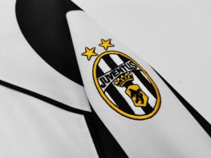 1997/98 Juventus retro football shirt with authentic details