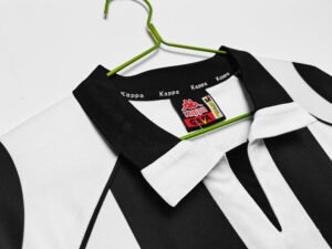 1997/98 Juventus retro football shirt with authentic details
