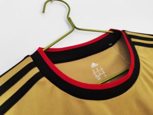 2013/14 AC Milan Away Retro Jersey Riccardo Montolivo #18 – Classic white AC Milan kit with official name and number.
