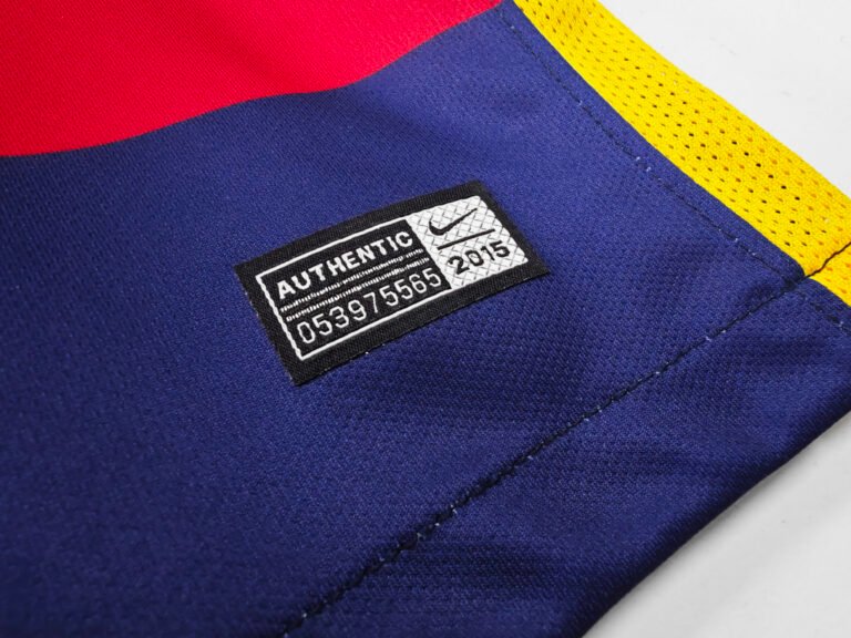 2015/16 FC Barcelona Messi jersey, classic Barça home shirt featuring Lionel Messi’s iconic number 10.