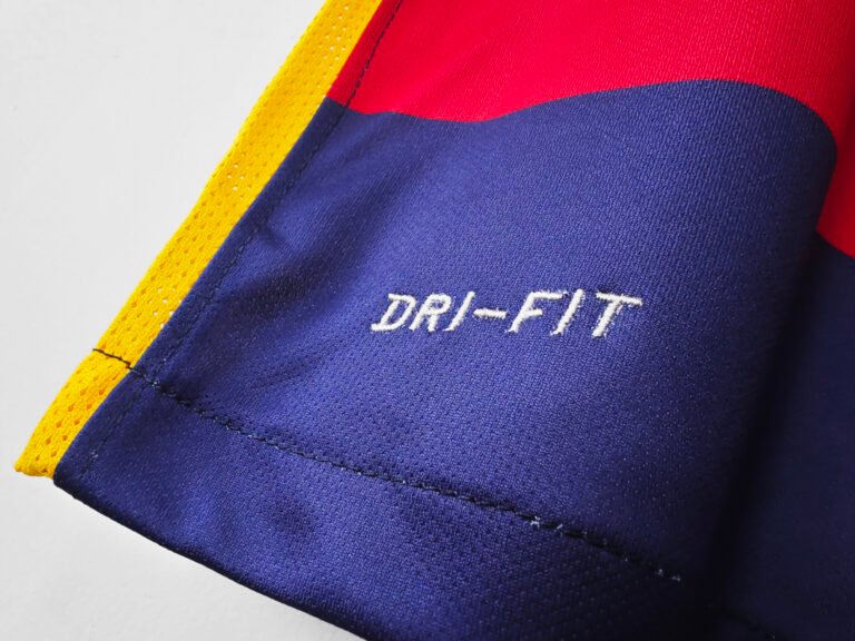 2015/16 FC Barcelona Messi jersey, classic Barça home shirt featuring Lionel Messi’s iconic number 10.