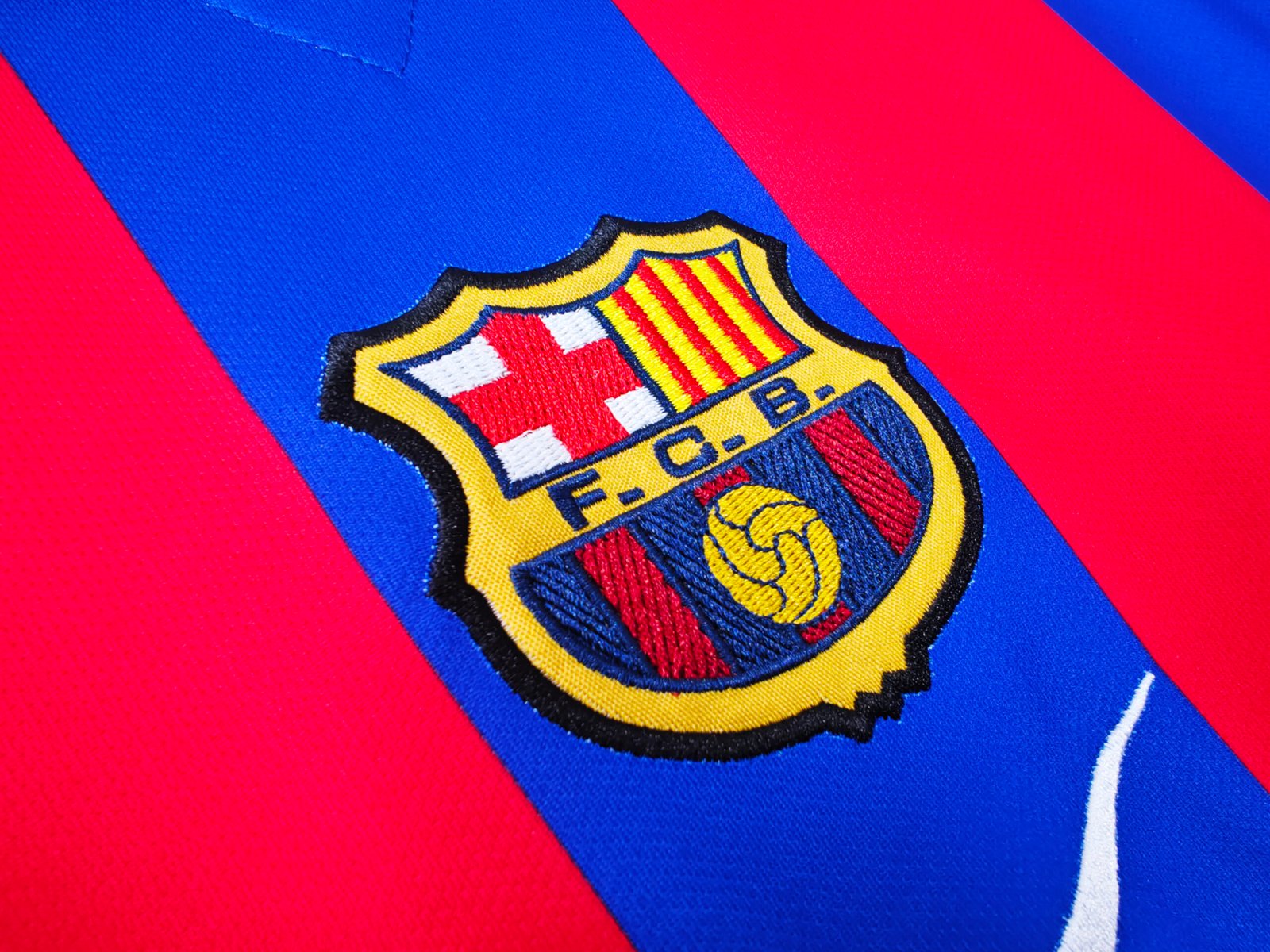 Retro Barcelona 2001-02 home shirt