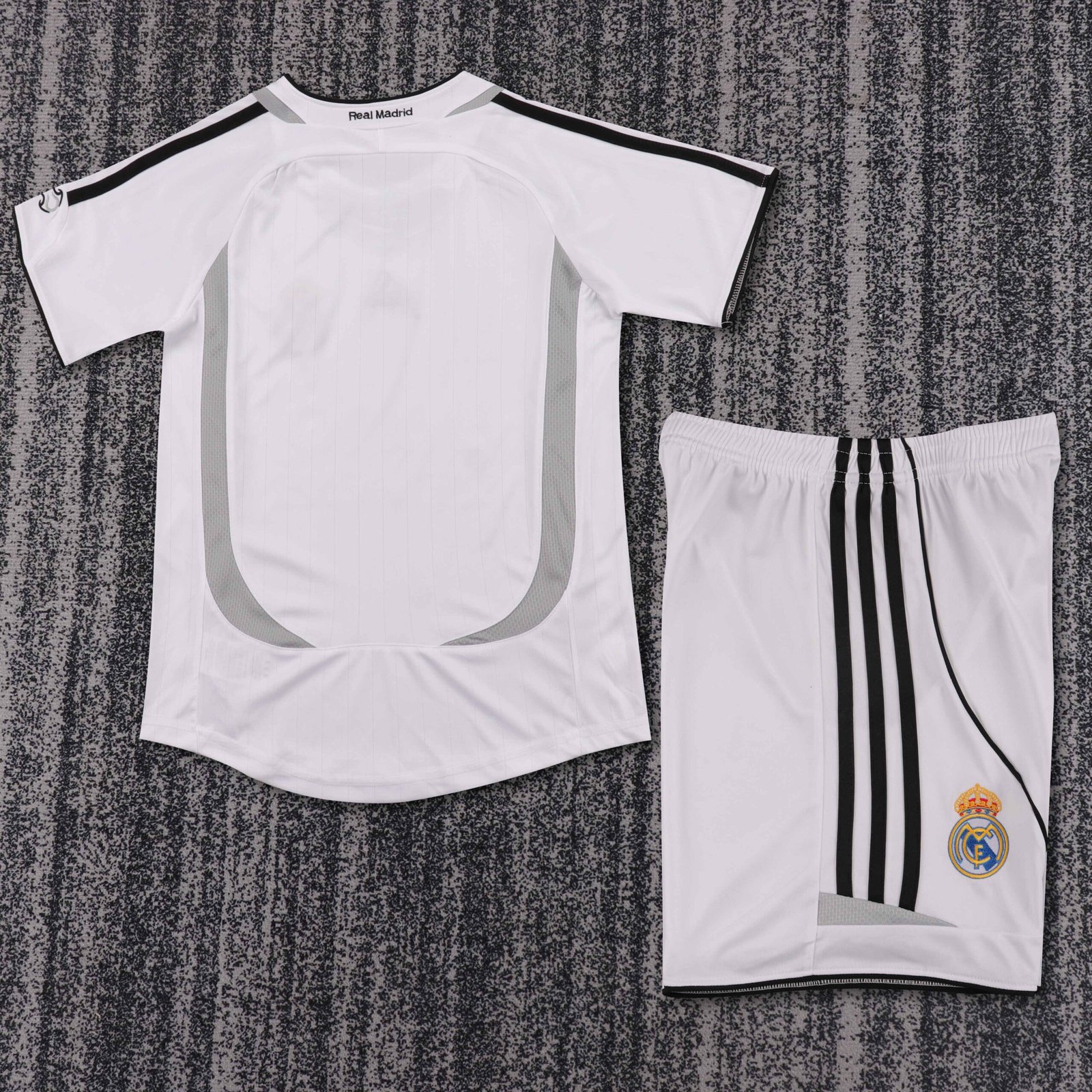 Kids Retro Real Madrid Home Jersey 2006/07