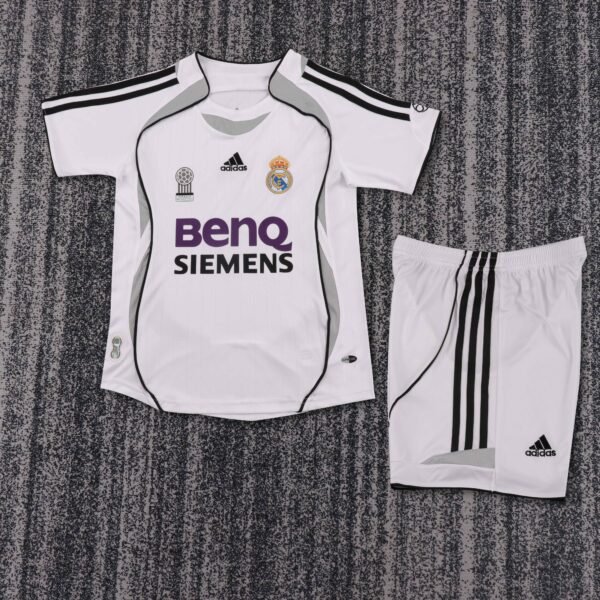 Kids Retro Real Madrid Home Jersey 2006/07