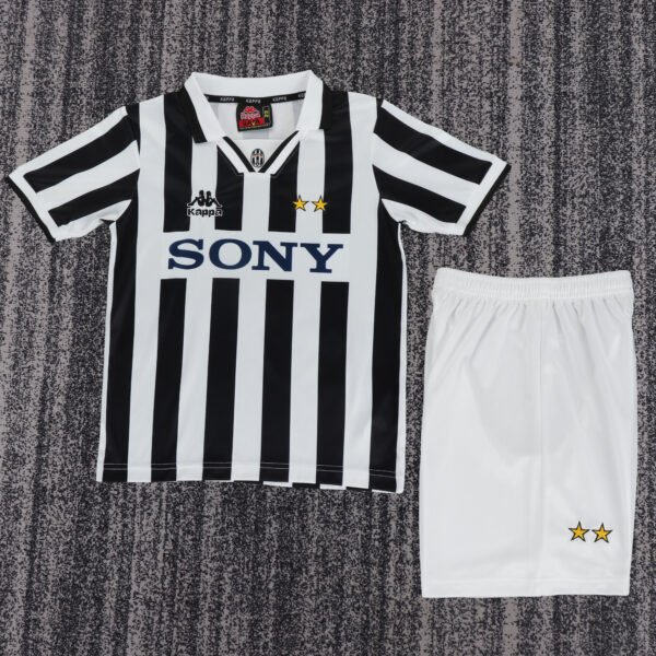 Kids Retro Juventus Home Jersey Kit 1995/96