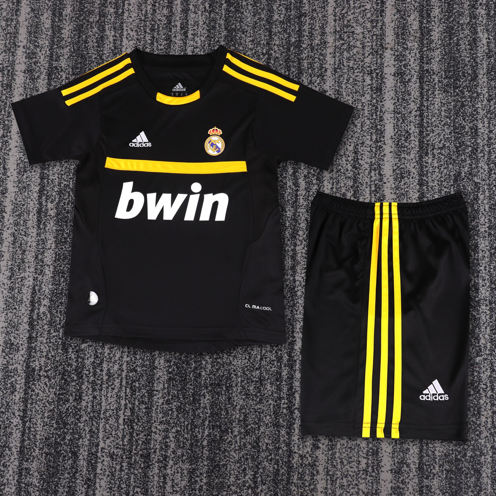 Kids Retro Real Madrid 2011/12 Jersey Black Goalkeeper