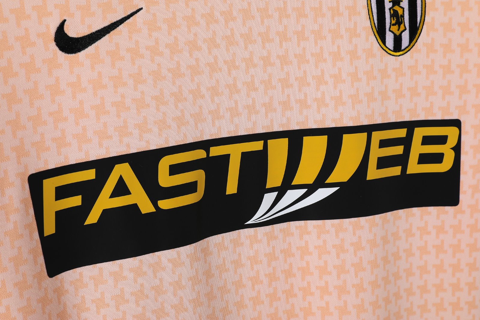 Retro Juventus Third Jersey 2003/04